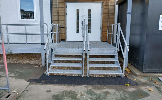 Ramp and steps to modular building